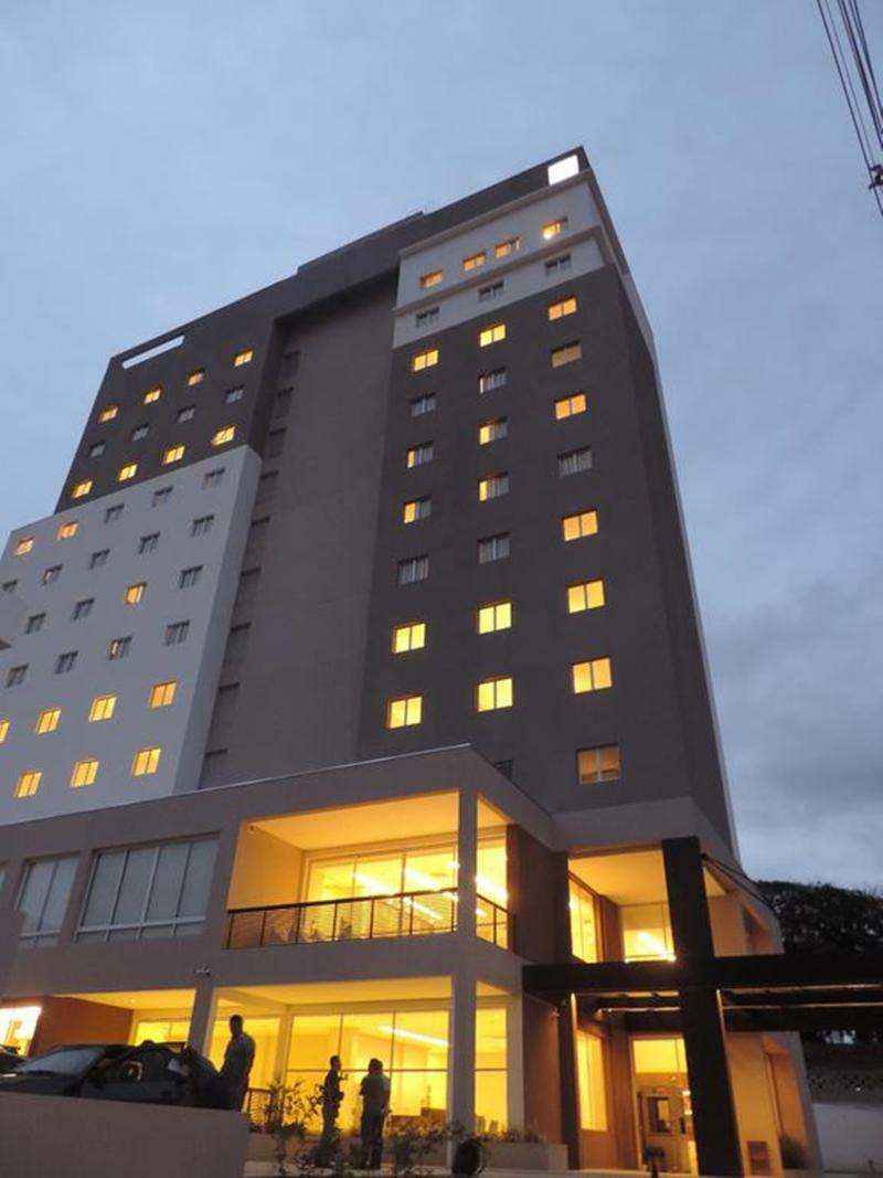 Summit Suites Hotel Pindamonhangaba Exterior photo
